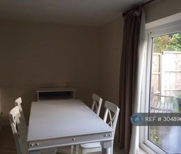 4 bedroom semi-detached house to rent - Photo 4