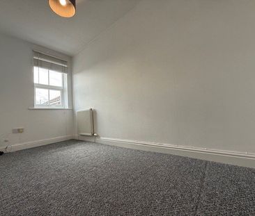 2 bedroom terraced garage/parking space to rent - Photo 4