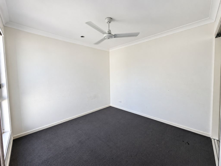 Spacious & Convenient Duplex Living in the Heart of Coomera - Photo 2