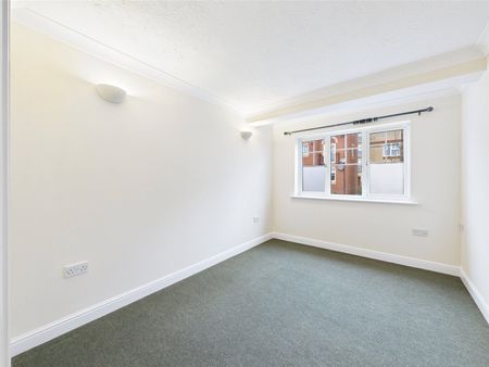 Pinkers Mead, Emersons Green, Bristol, BS16 - Photo 3