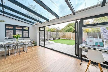 Guildford, Surrey, Gu, Burpham, GU4 - Photo 3