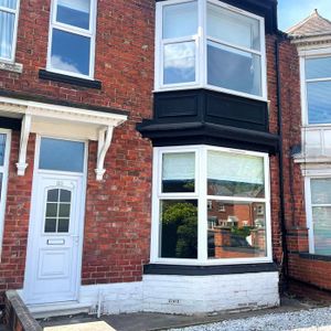 2 bedroom ground floor flat to rent - Photo 2