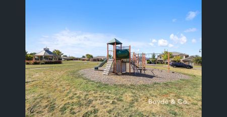 Spacious Family Home for Rent in Drouin - Photo 5