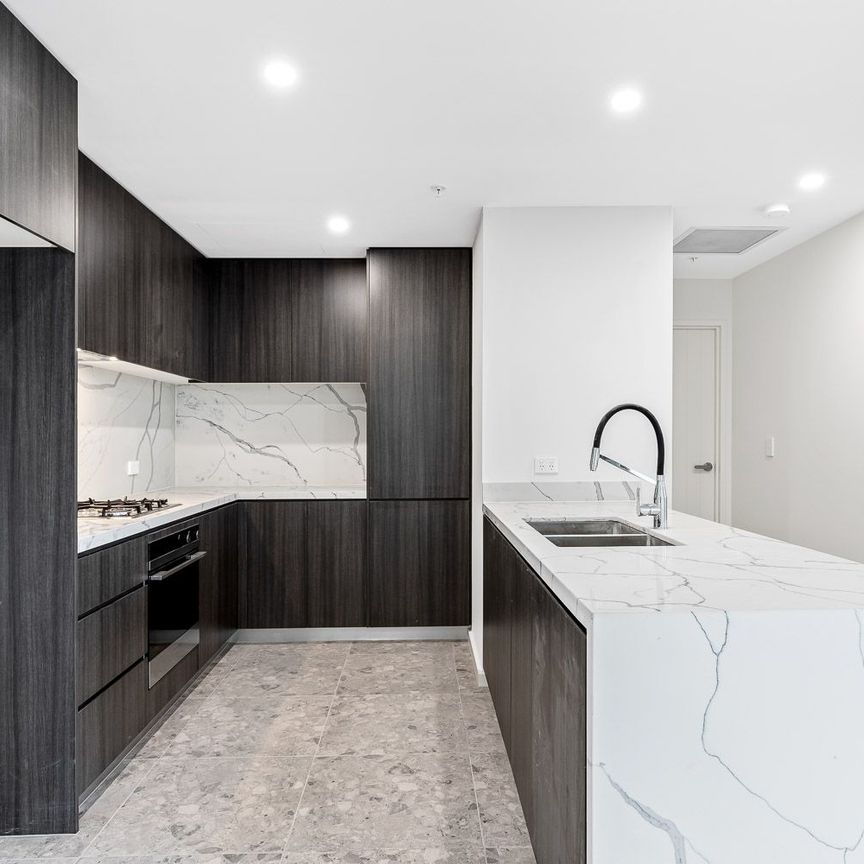 Stunning as new apartment with state of the art finishes - Photo 1