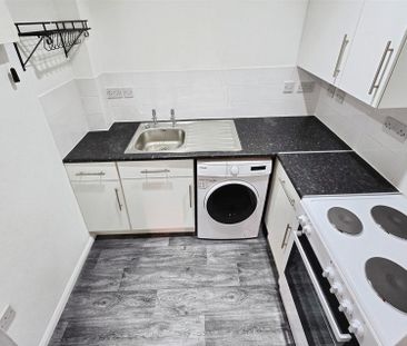 1 Bedroom Studio to Rent in High Street, Irthlingborough, Northants... - Photo 4