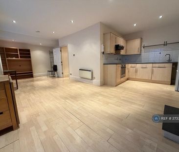 2 bedroom flat to rent - Photo 2