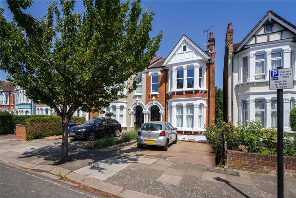 A beautiful two bedroom first floor apartment with off street parking, nestled in a quiet residential road in a sought after Ealing location. - Photo 1