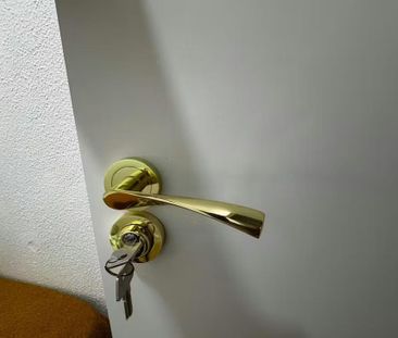 Calle Condes de Barcelona, Madrid, Community of Madrid 28019 - Photo 6