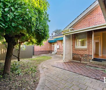 Charming Three - Bedroom Cottage in Desirable Myrtle Bank - Photo 3