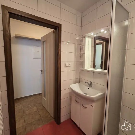 Klidné bydlení 1+1 Sokolov – zahrada, parkování - Photo 1