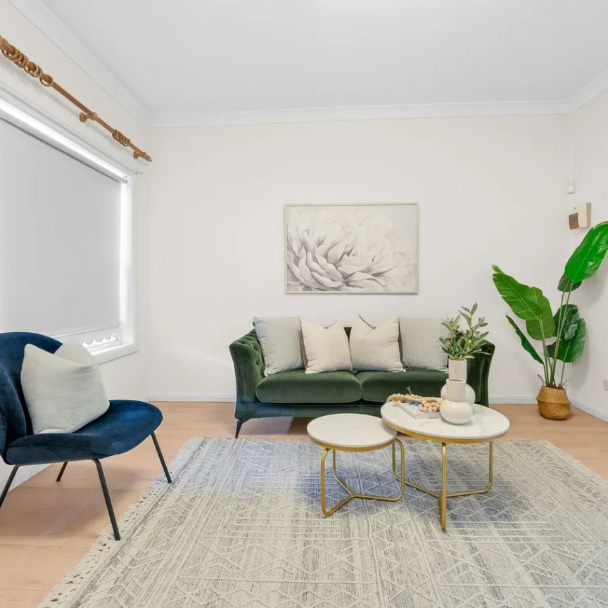 MODERN TWO BEDROOM TOWNHOUSE IN PRIME LOCATION - Photo 1