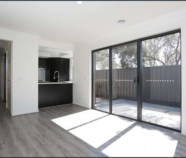 2/14 Chapman Drive, Wyndham Vale, Vic 3024 - Photo 3