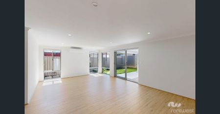 SPACIOUS FAMILY HOME IN BYFORD - Photo 2