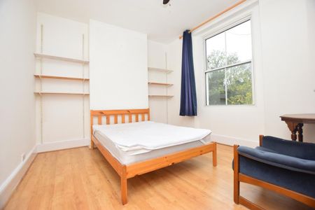 3 bedroom flat to rent - Photo 4