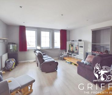 Britten Avenue, Basildon, SS14 - Photo 3