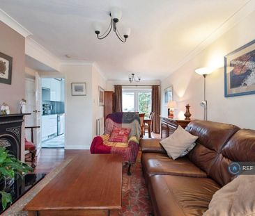 3 bedroom semi-detached house to rent - Photo 3