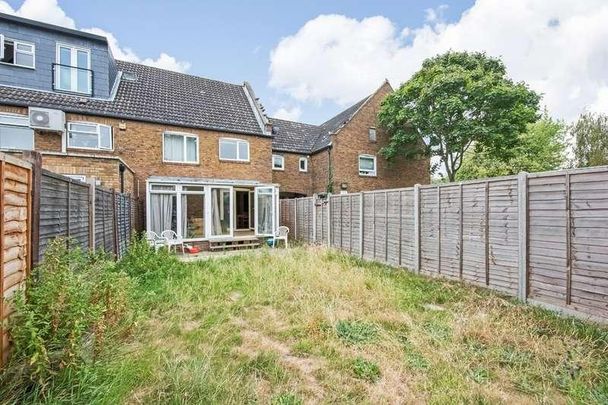 Redwood Close, Surrey Quays, SE16 - Photo 1