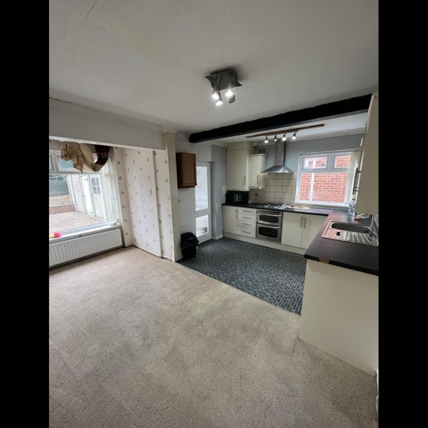 4 Bed Semi-Detached House, Brushfield Road, B42 - Photo 1