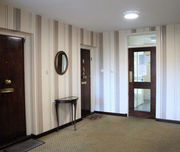 2 bedroom ground floor flat to rent - Photo 5