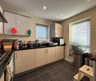 Austin Way, Bracknell Austin Way, Bracknell - Photo 2