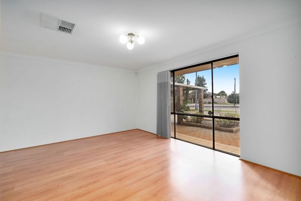 Large Family Home Located in Willetton Primary & High School Zone - Photo 1