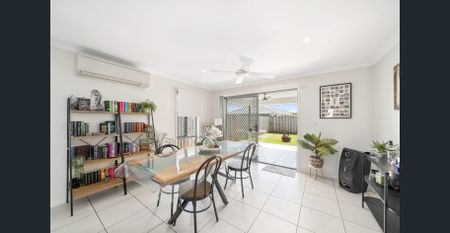 FANTASTIC FAMILY HOME WITH 2 LIVING! - Photo 5