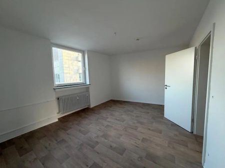 Frisch renovierte 2-Zimmer-Wohnung mit Balkon in der Viersener Innenstadt. - Photo 5