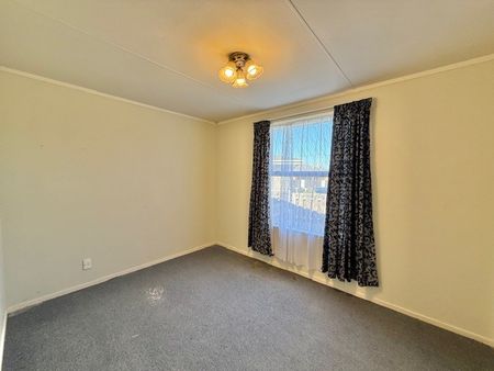 Cozy 3 bedroom home in Dinsdale! - Photo 2