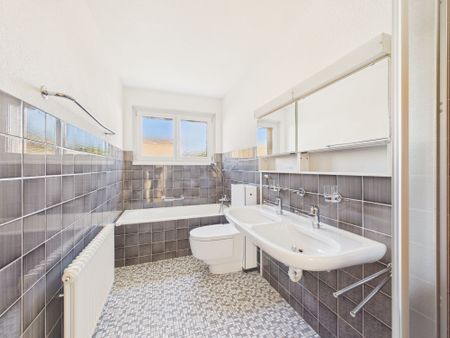 Charming 6.5-room single-family house with beautiful conservatory in Bellikon, canton AG - Photo 4