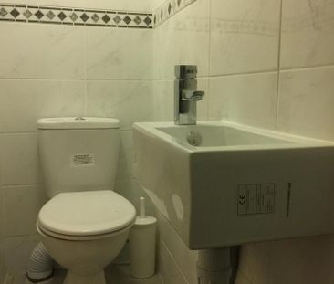 1 bedroom in a house share to rent - Photo 6