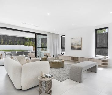 Brand New Luxury Five Bedroom Home in Ultra-Convenient Location - Photo 1