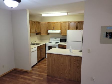 Spacious 2-Bedroom, 2-Bathroom Condo - Photo 5