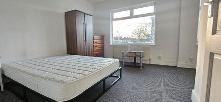 4 bedroom terraced house to rent - Photo 5