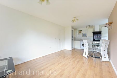 Blackburn Way, Hounslow - Photo 3