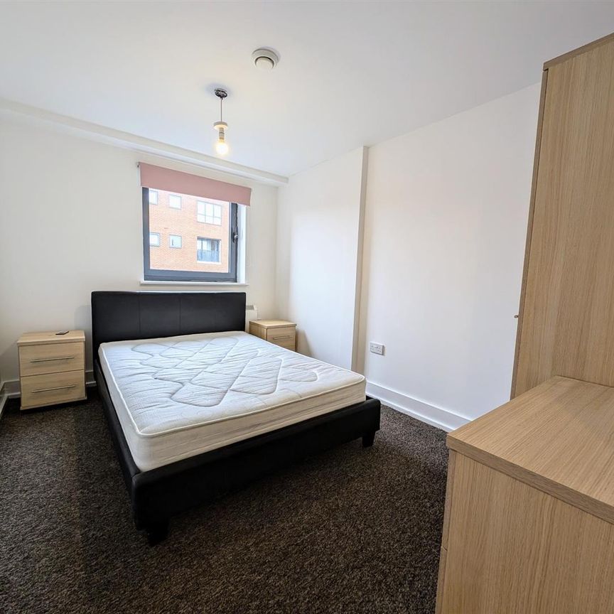 10E Moss Street, City Centre, L6 - Photo 1