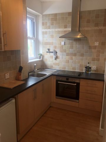 1 Bed Flat, Wells Road, BS4 - Photo 3