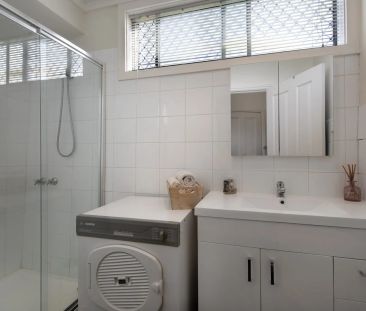 Eaglehawk Cottage filled with character - Photo 6