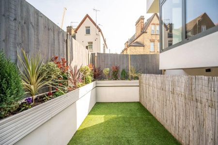 4 bedroom detached house to rent - Photo 4