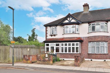 3 bedroom end of terrace house to rent - Photo 3