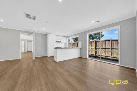 Spacious Home in Leafy Lynbrook - Photo 3