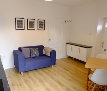 Contemporary, Newly Renovated Ground Floor Apartment in Stockport - Photo 5