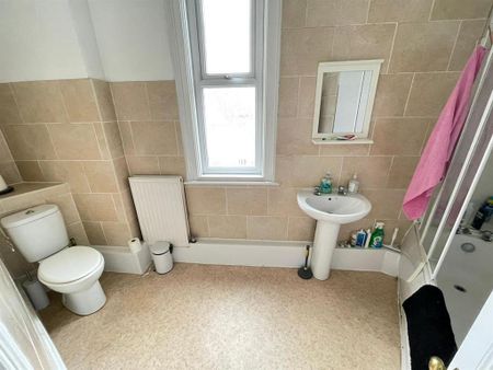 4 bedroom house to rent - Photo 3