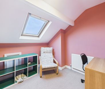 138 Myrtle Road, S2 - Photo 2