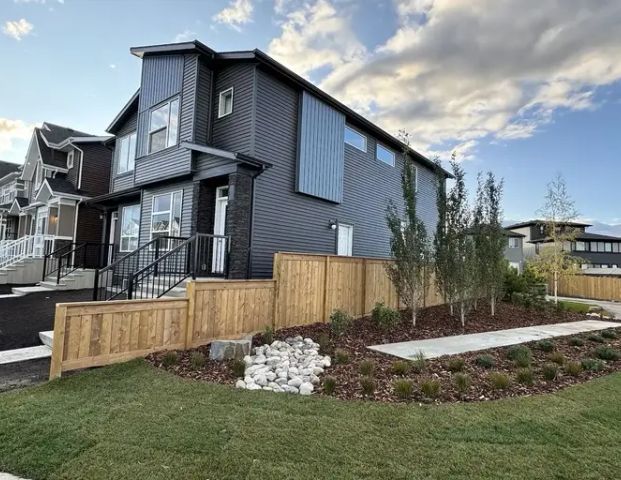 BRAND NEW 3 BEDROOM DUPLEX | 82 Aquila Dr NW, Calgary - Photo 1