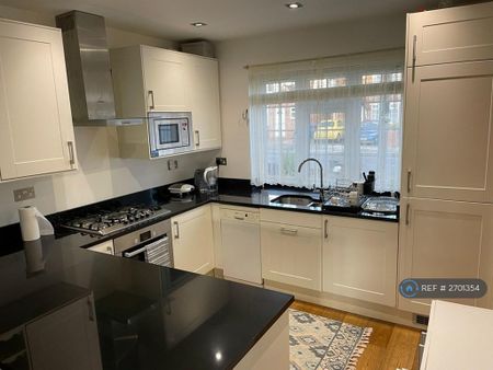 1 bedroom in a house share to rent - Photo 3