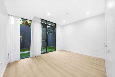 Ground Floor Apartment with Private Courtyard & Separate Study - Photo 5