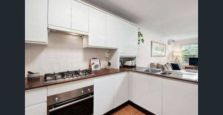 Short Term Rental - 3 Bedroom Fully Furnished Peaceful Garden Apartment - Photo 5