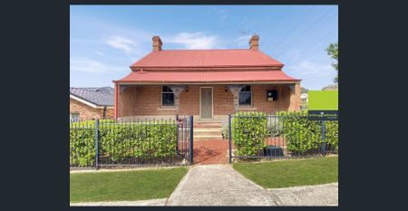 Cottage-Style Home in a Prime Location - Photo 5