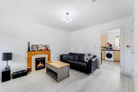 2 bedroom semi-detached house to rent - Photo 2