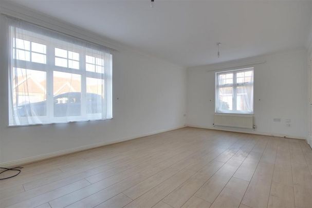 4 bedroom detached house to rent - Photo 1